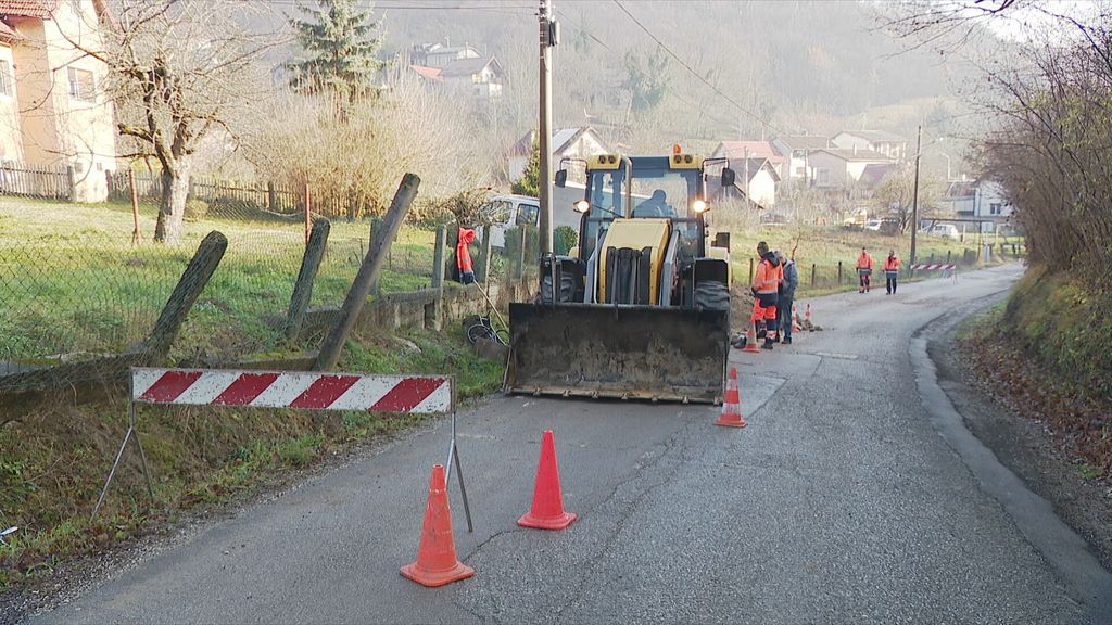 Pucanje dotrajalih vodovodnih cijevi - 2