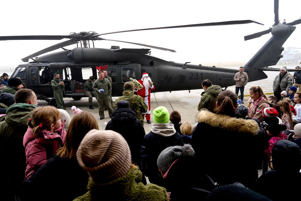 Piloti HRZ-a Black Hawkom spasili Djeda Božićnjaka - 4