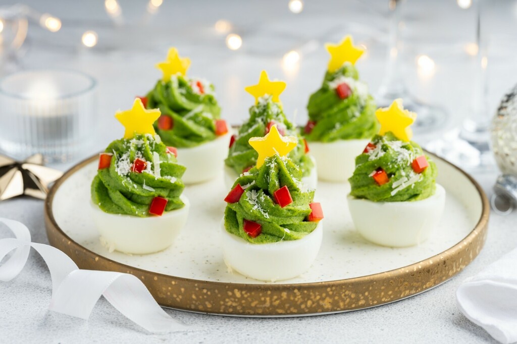Punjena jaja u obliku božićnih drvaca