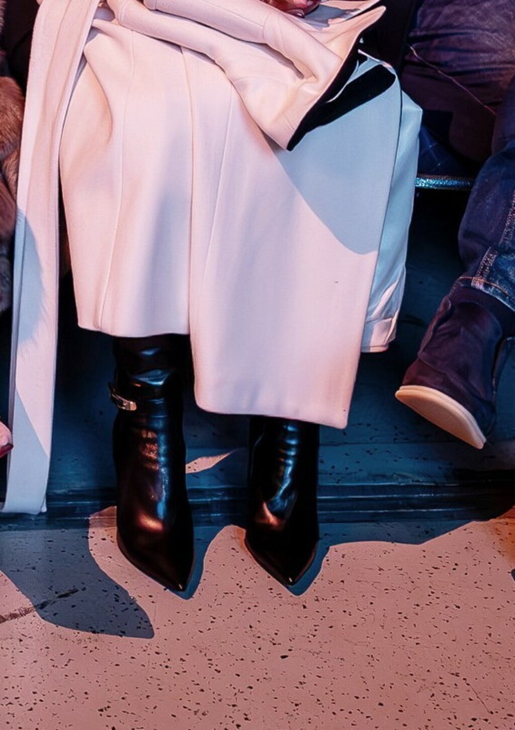 Davorka Dalić izdanje je upotpunila crnim čizmama