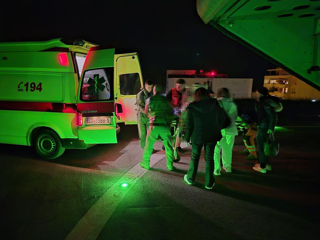 Helikopter HRZ-a prevezao dvoje novorođenčadi iz Dubrovnika u Split - 1