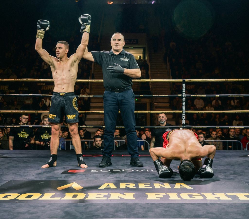 Arena Golden Fight