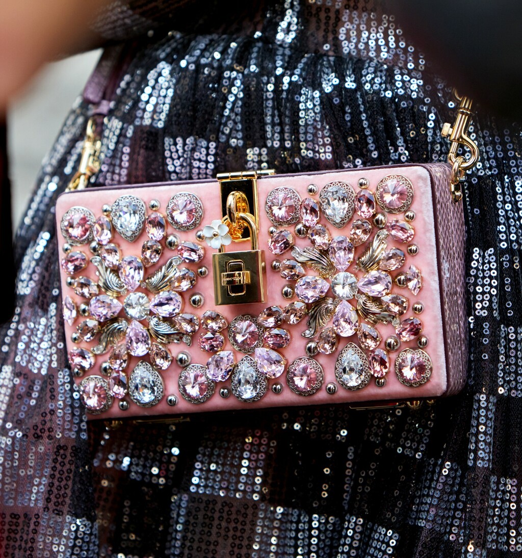 Glamurozna torbica bit će sjajan poklon za prijateljicu koja obožava ovaj modni dodatak