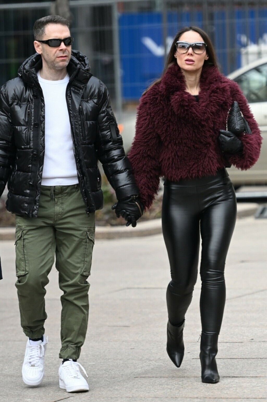 Zagrebačko street style izdanje u tajicama s efektom mokroga sjaja i kratkoj bundi