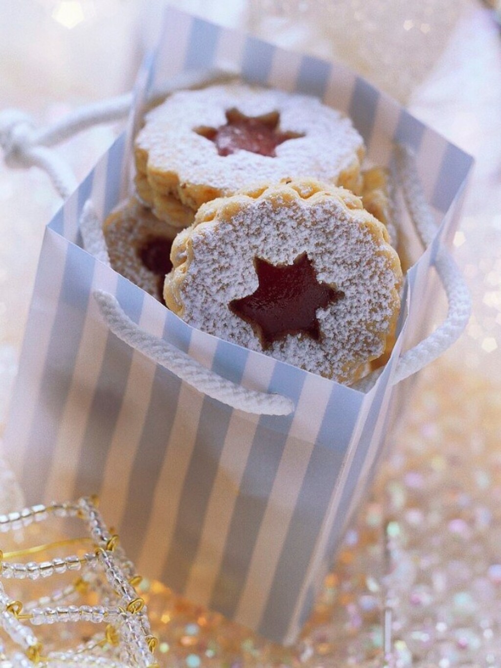 Domaći keksi u lijepoj kutiji sjajan su poklon