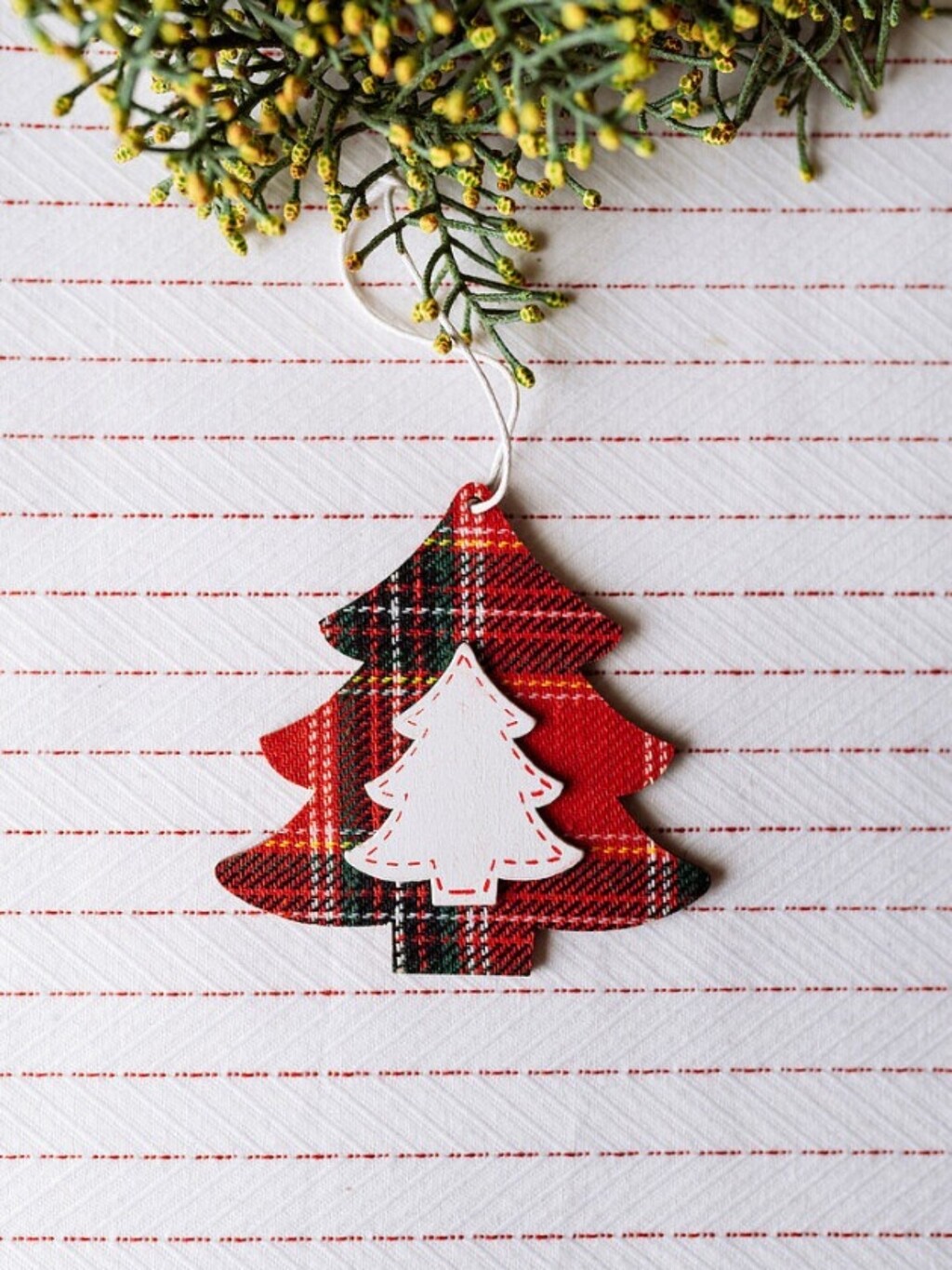 Ručno rađeni ukras za bor pokazat će osobi da mislite na nju