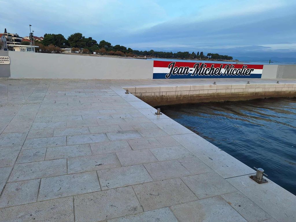 Uklonjen je dio murala u Supetru - 3