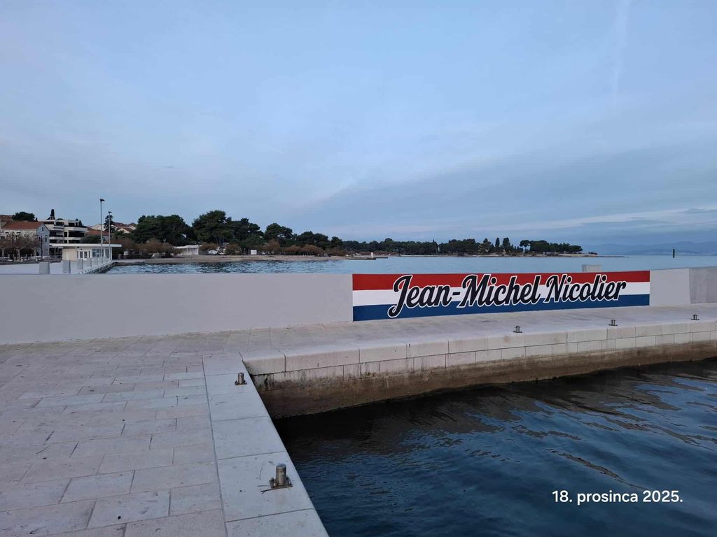 Uklonjen je dio murala u Supetru - 3