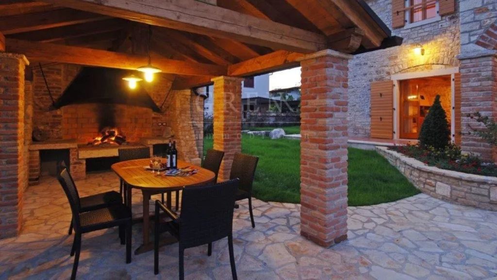 Prodaje se kamena vila s pogledom na more - 3