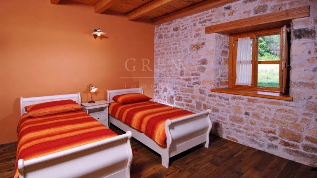 Prodaje se kamena vila s pogledom na more - 3