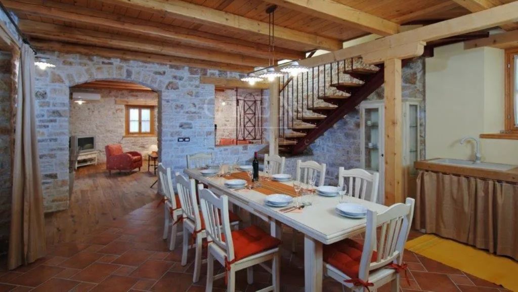 Prodaje se kamena vila s pogledom na more - 3