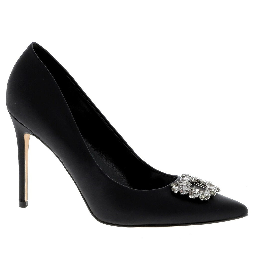 Milanka Opačić nosi salonke brenda Nine West