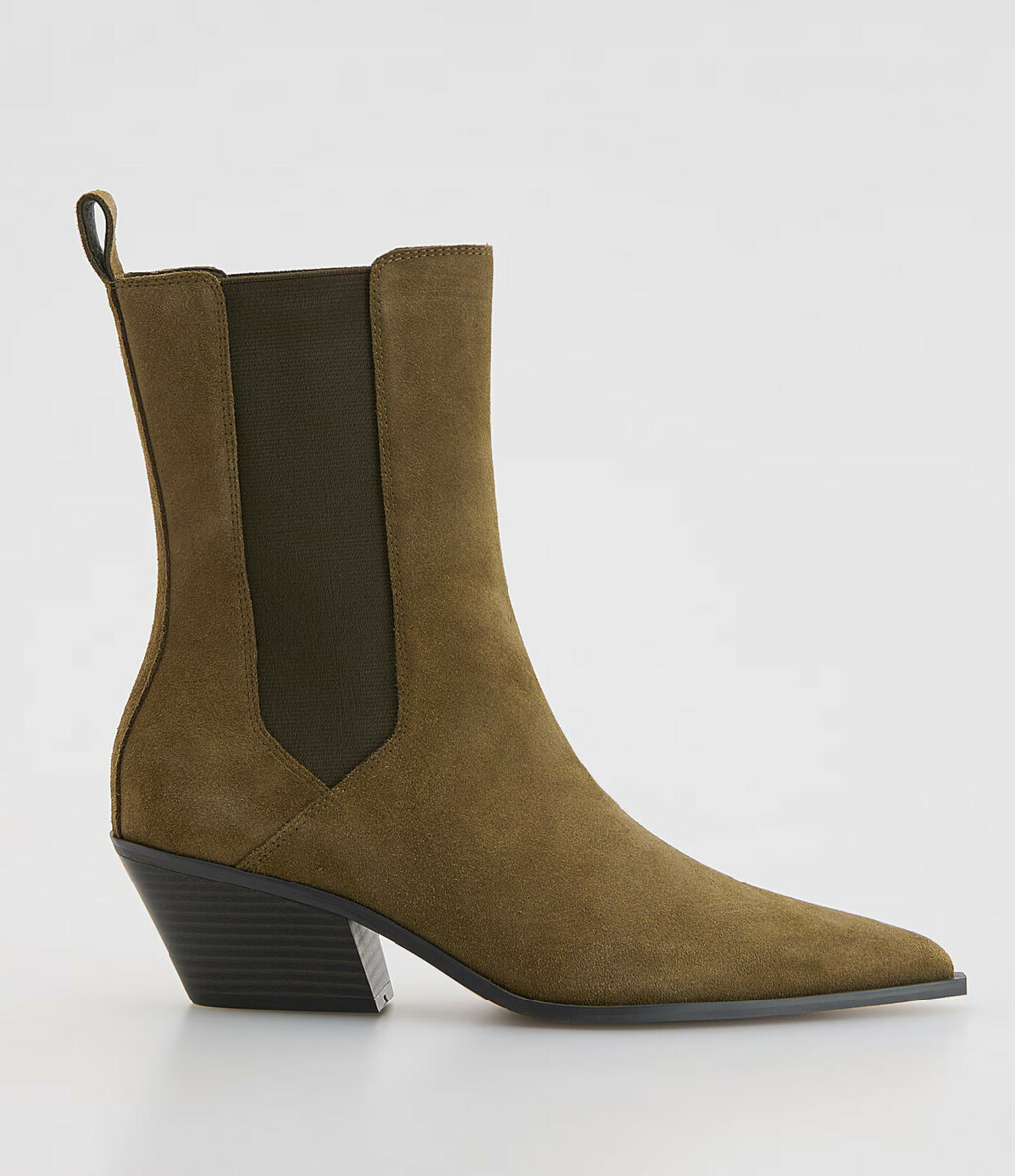 Reserved, snižena cijena 39,99 eura (cijena prije sniženja 59,99 eura)