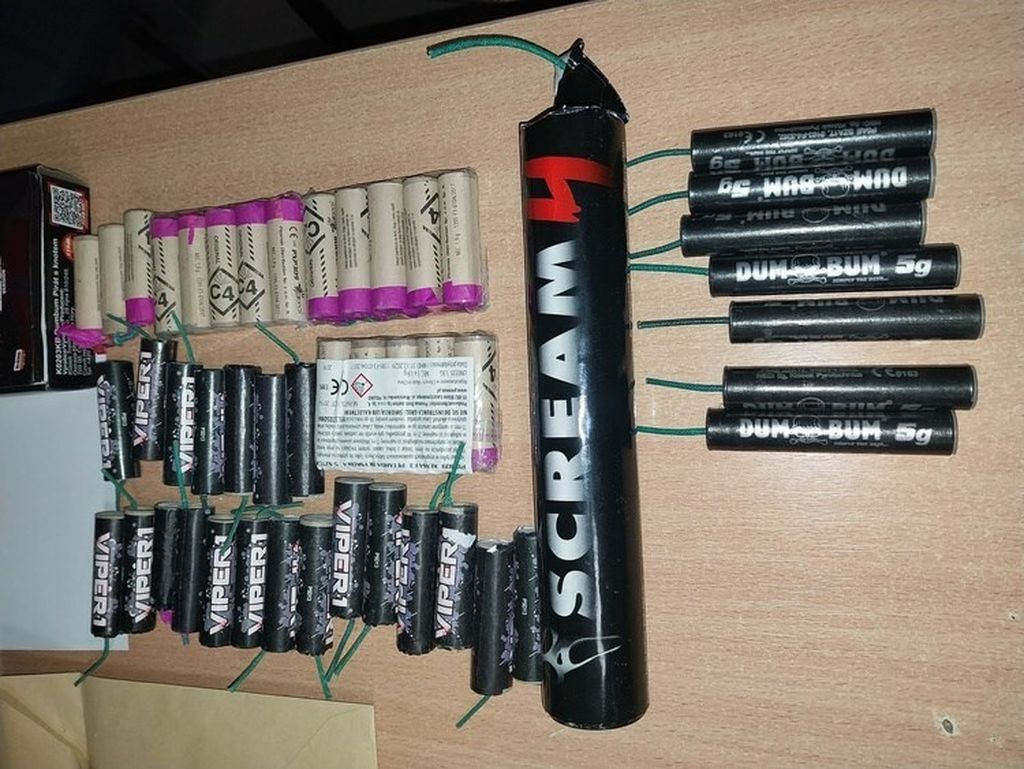 Oduzeta pirotehnika - 2