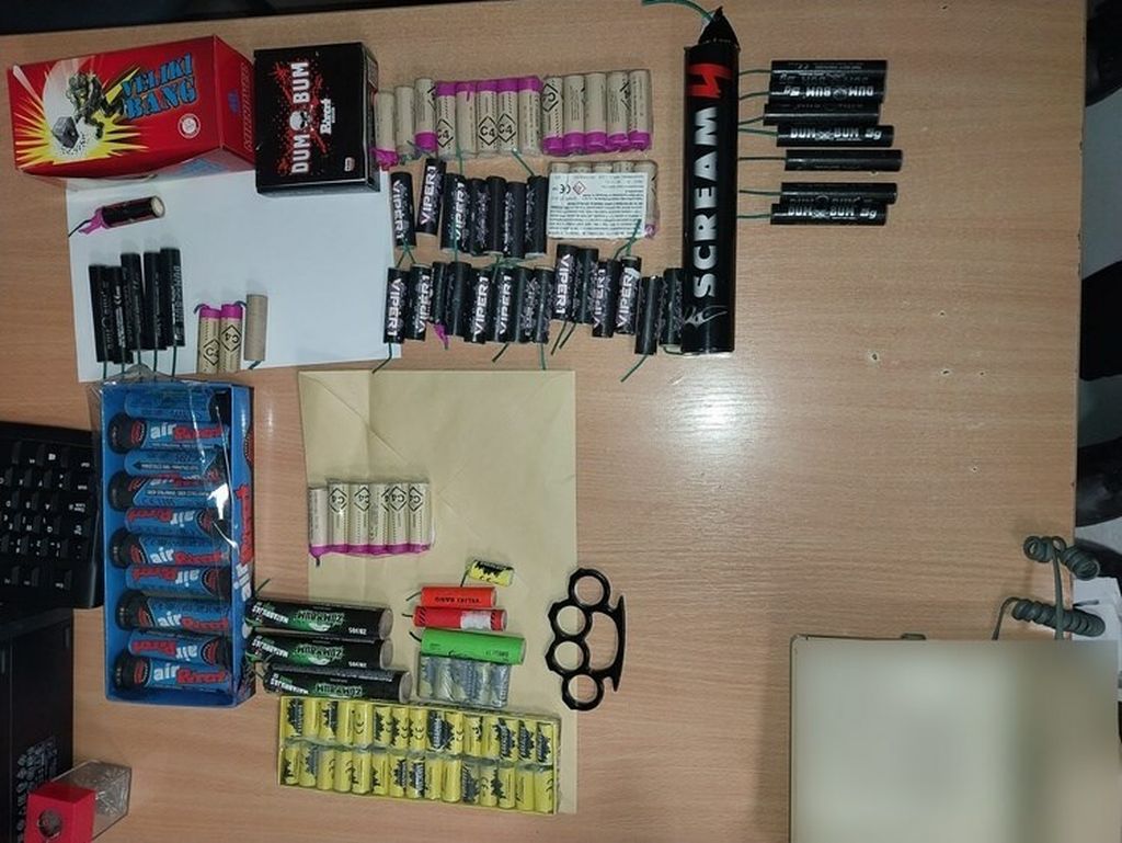 Oduzeta pirotehnika - 2