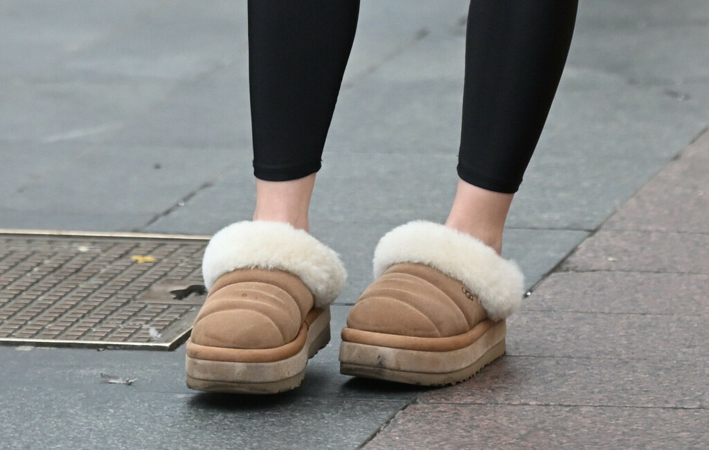 Zagrebačka street stylerica nosi papuče s krznom brenda Ugg