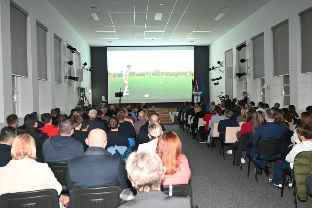 Župan Ivan Celjak s hrvačima Petrinje