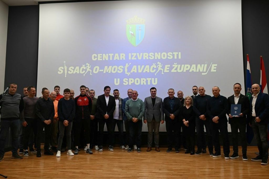 Župan Ivan Celjak s hrvačima Petrinje