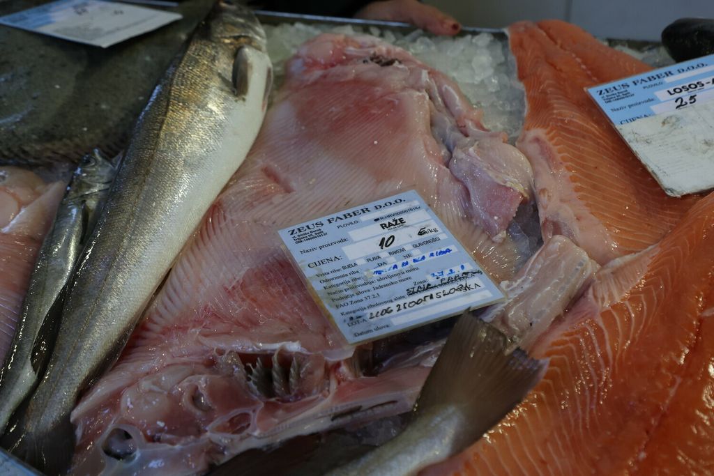Ponuda u splitskoj ribarnici na Badnjak - 9