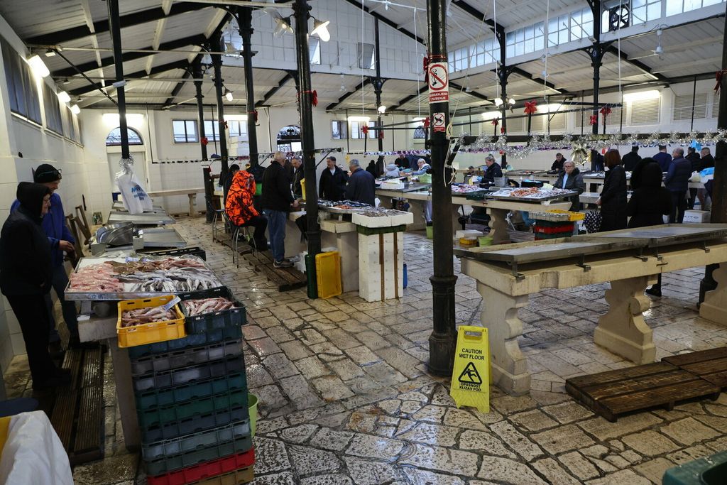 Ponuda u splitskoj ribarnici na Badnjak - 9