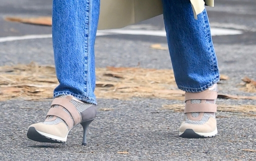 Melanie Griffith nosi tenisice-štikle brenda Sneex