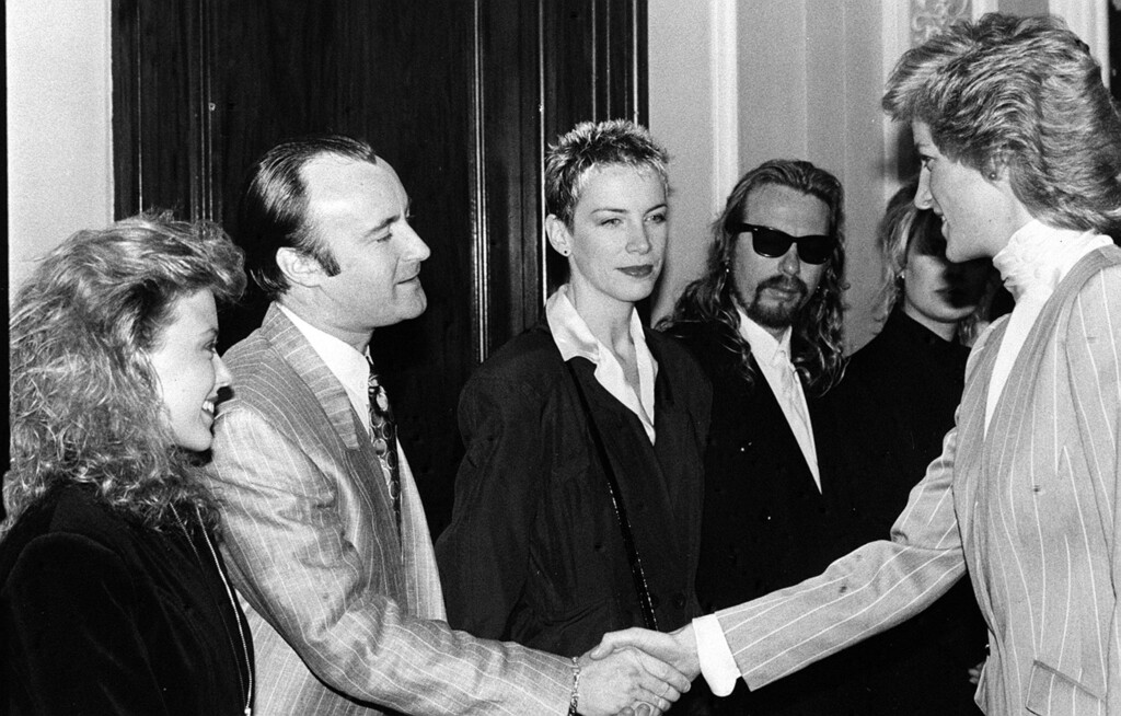 Kylie Minogue, Phil Collins, Annie Lennox i Dave Stewart na susretu s princezom Dianom 1988. godine