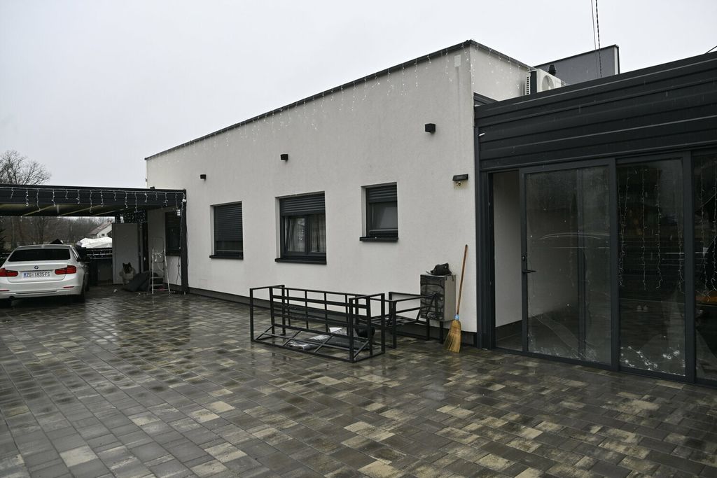 Na terasu obiteljske kuće u Sesvetama bačena eksplozivna naprava - 4