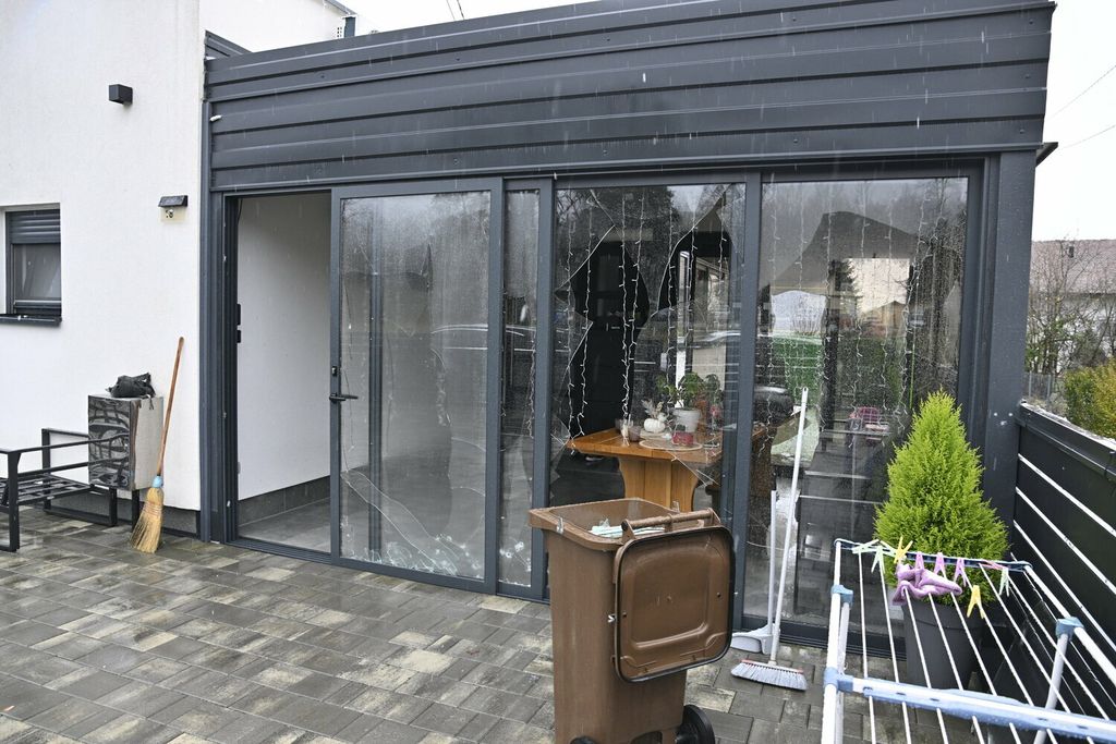 Na terasu obiteljske kuće u Sesvetama bačena eksplozivna naprava - 4