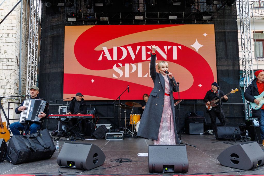 Danijela Martinović na Pjaci na Badnjak - 1