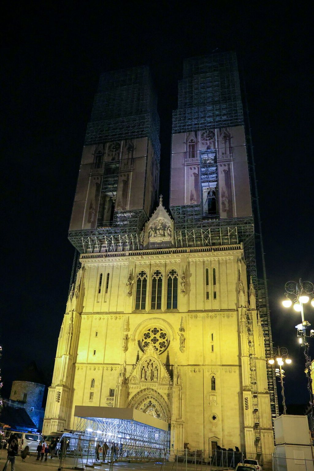 Polnoćku u Zagrebačkoj katedrali nakon pet godina obnove predvodio zagrebački nadbiskup Dražen Kutleša - 32