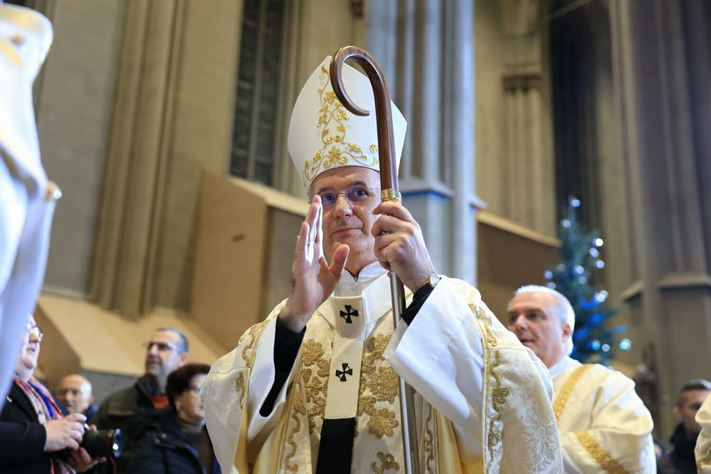 Polnoćku u Zagrebačkoj katedrali nakon pet godina obnove predvodio zagrebački nadbiskup Dražen Kutleša - 32