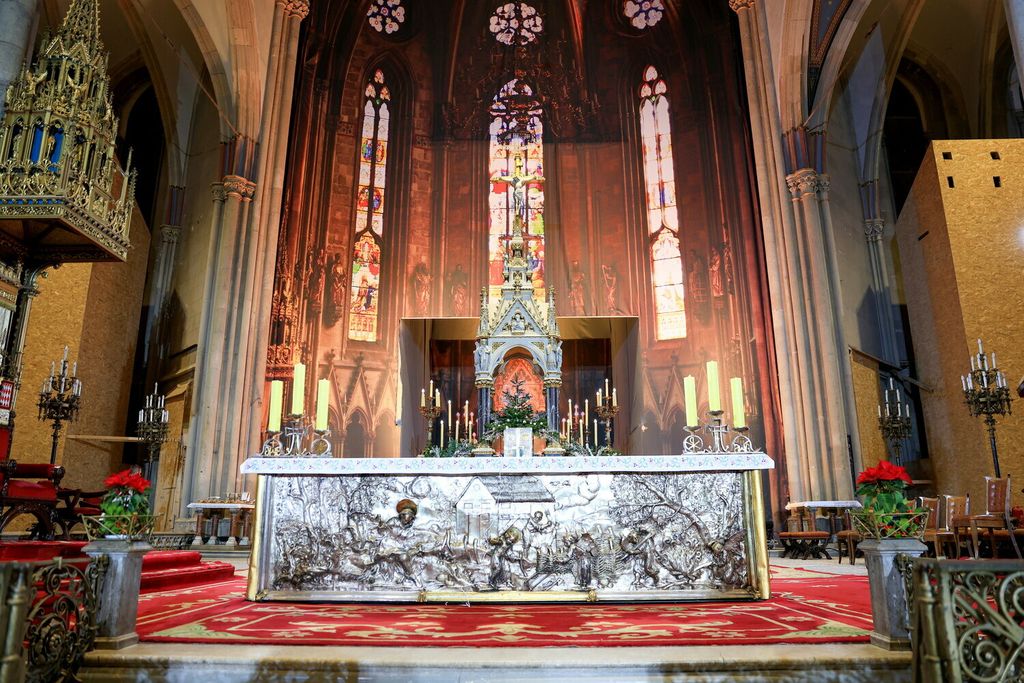 Polnoćku u Zagrebačkoj katedrali nakon pet godina obnove predvodio zagrebački nadbiskup Dražen Kutleša - 32