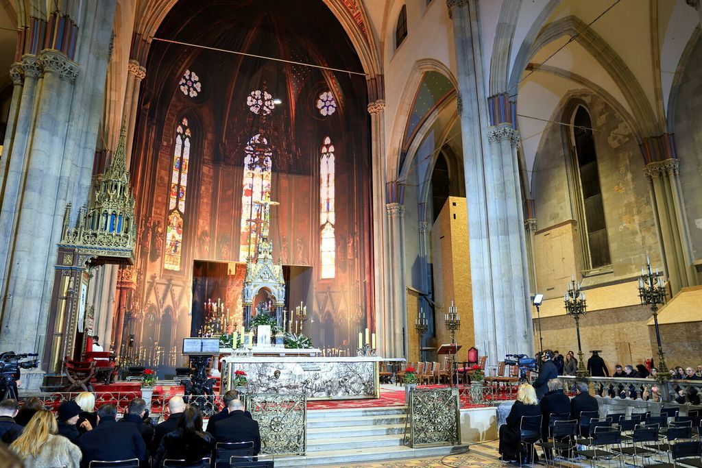 Polnoćku u Zagrebačkoj katedrali nakon pet godina obnove predvodio zagrebački nadbiskup Dražen Kutleša - 32