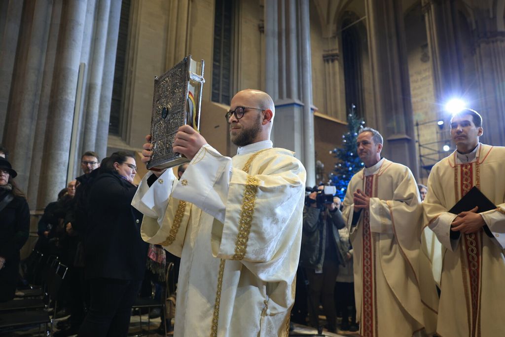 Polnoćku u Zagrebačkoj katedrali nakon pet godina obnove predvodio zagrebački nadbiskup Dražen Kutleša - 32