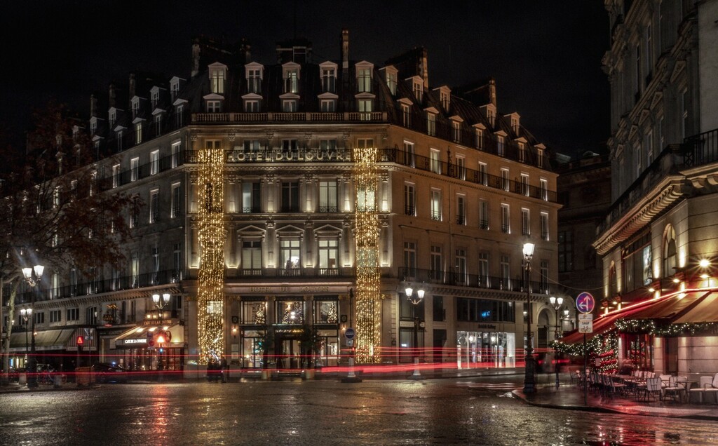 Ovogodišnje božićno ruho Pariza