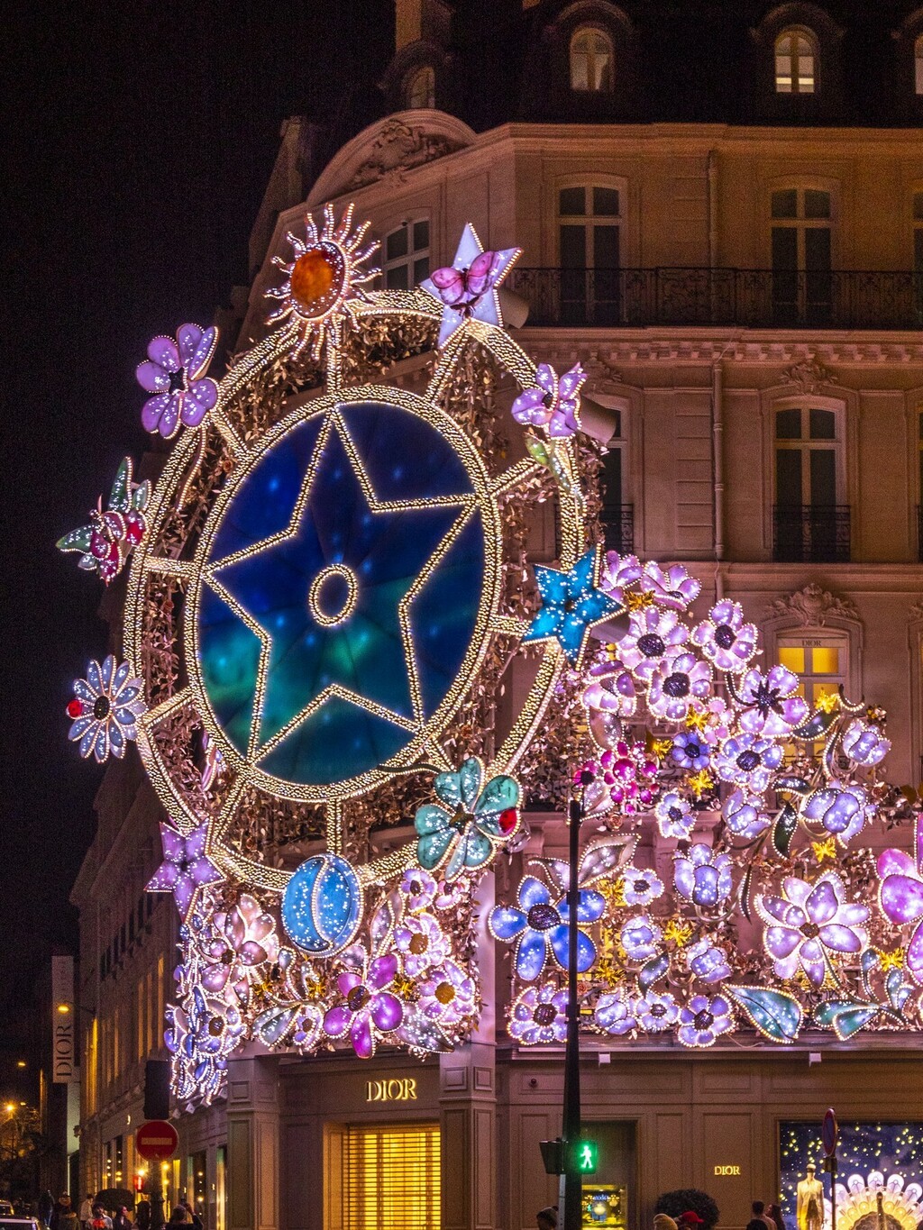 Ovogodišnje božićno ruho Pariza - 8