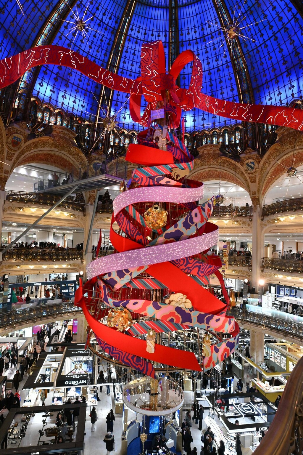 Božićno drvce u robnoj kući Galeries Lafayette