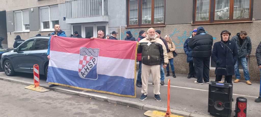 Prosvjed AHSP ispred stana Tomislava Tomaševića - 4