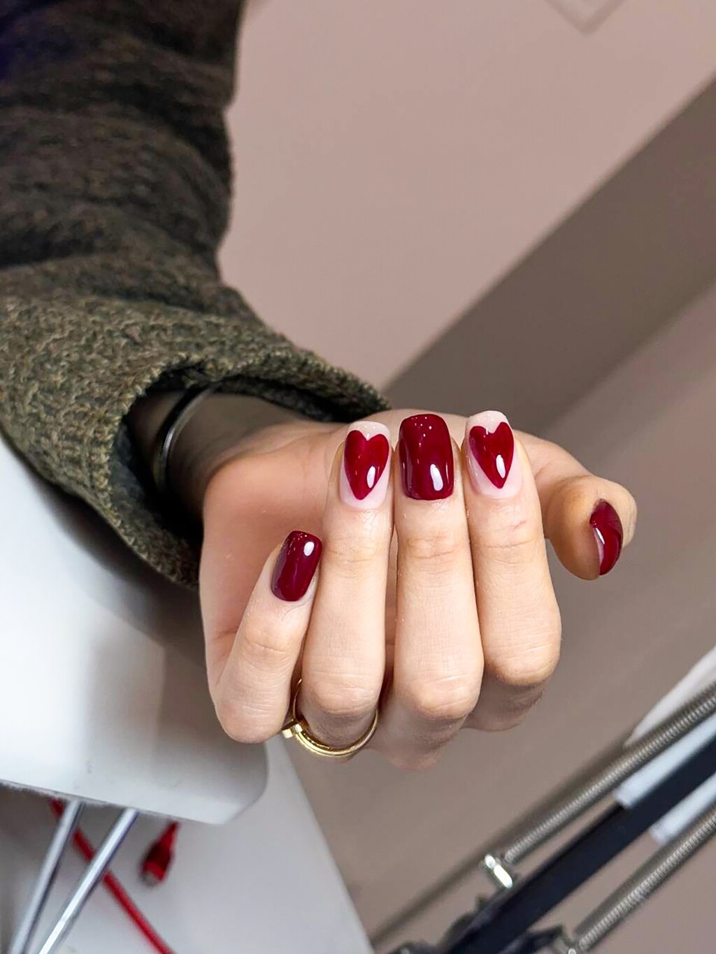 Tamnocrvene manikure