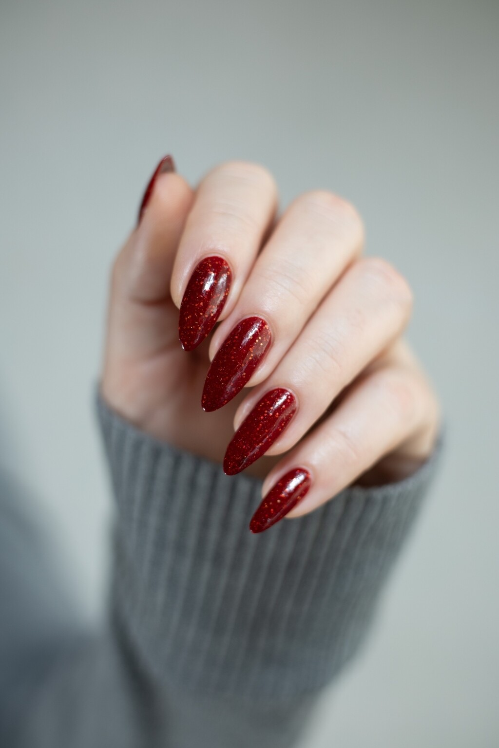 Tamnocrvene manikure