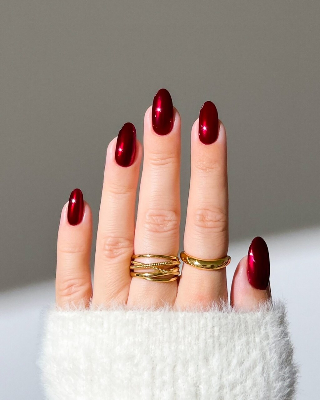 Tamnocrvene manikure