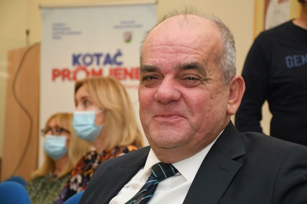 Bruno Zadro (u sredini) na sjednici Gradskog vijeća Bjelovara