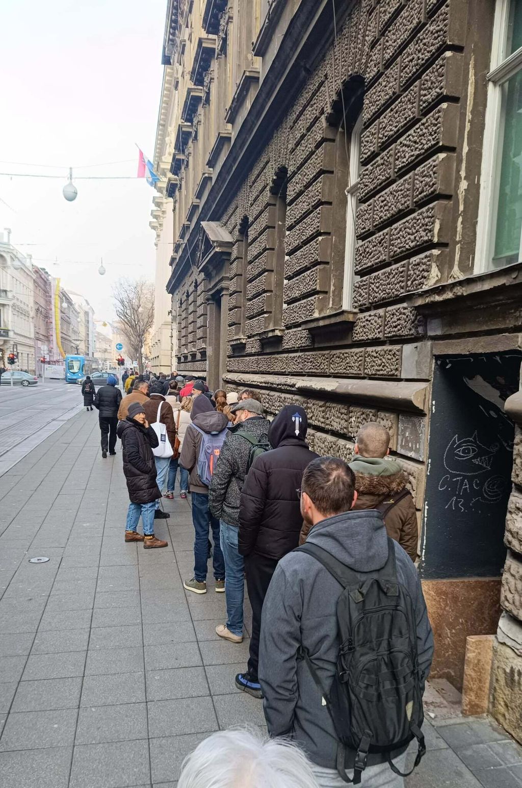 Red pred HNB-om iza 14 sati - 2