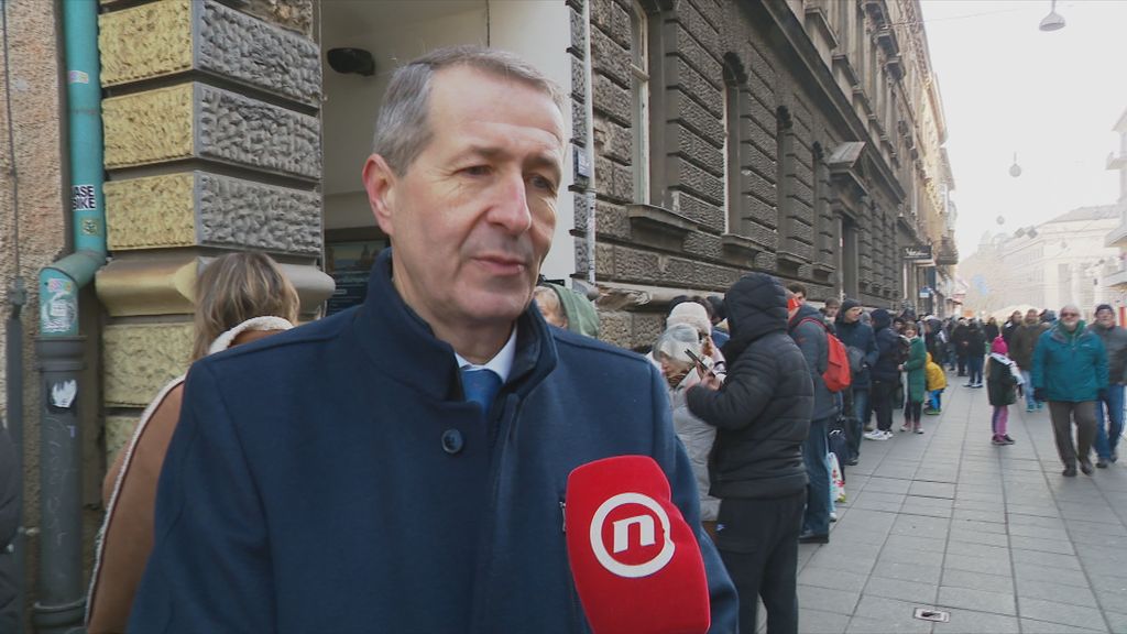 Gužva ispred HNB-a - 2