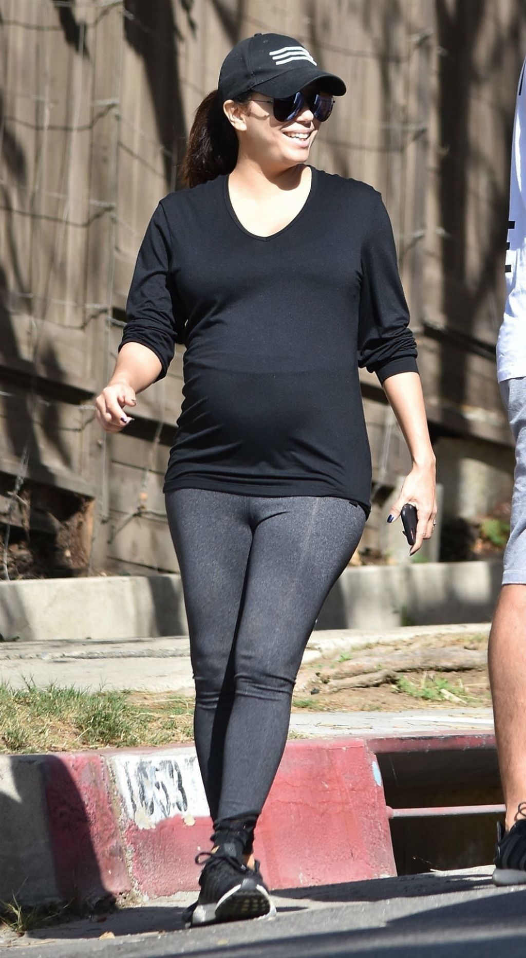 Trudna Eva Longorija u tajicama - 3