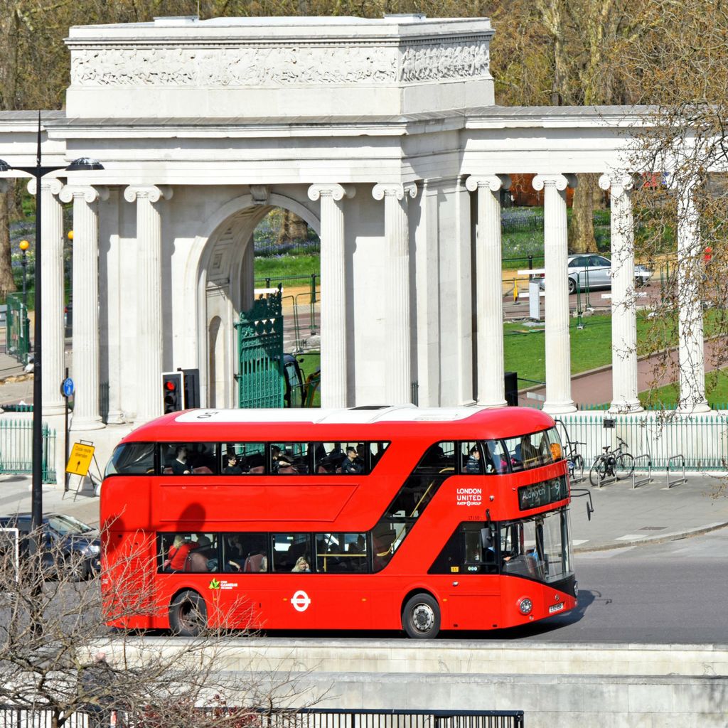 Moderni double deckeri u Londonu