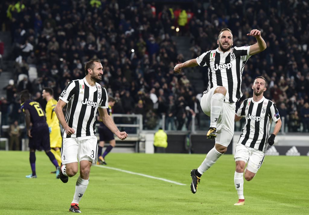 Slavlje Higuaina i suigrača (Foto: AFP)