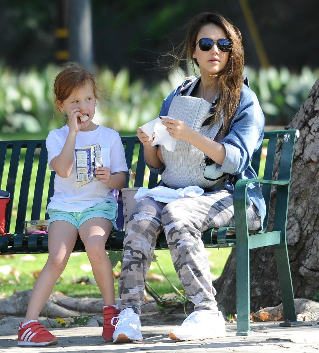 Jessica Alba provela je ležerno popodne u društvu svoje djece - 2