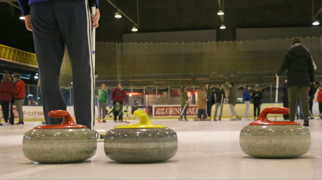 Na treningu curling kluba Čudnovati čunjaš (Foto: Anamaria Batur)