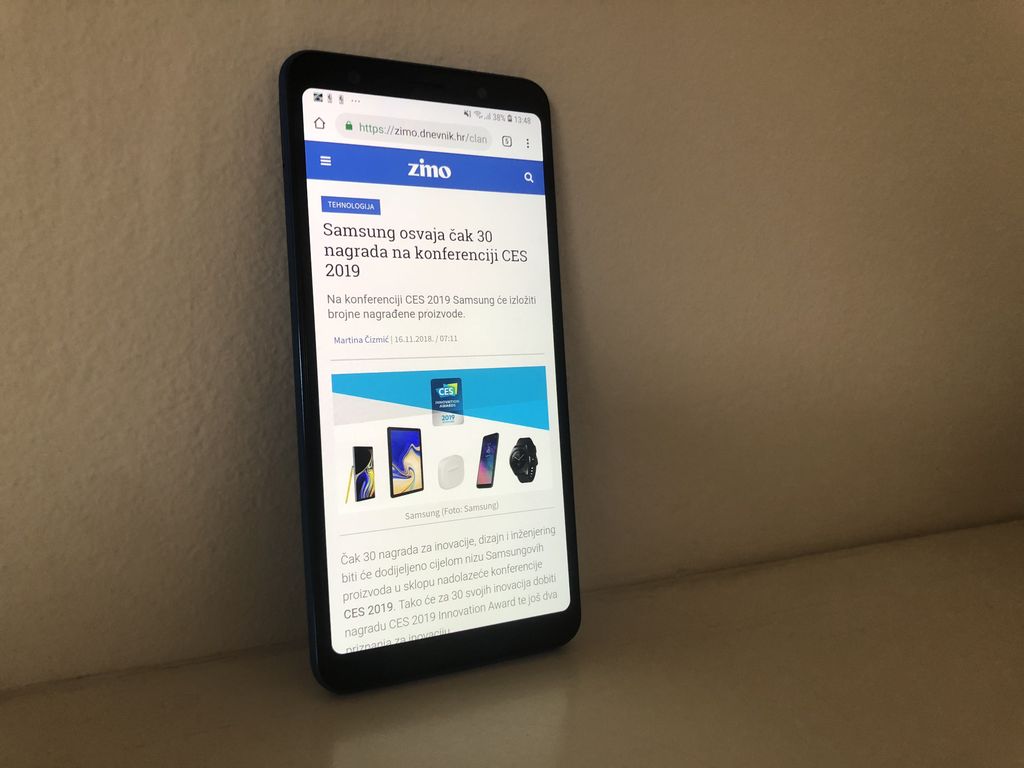Galaxy A7 (Foto: ZIMO)